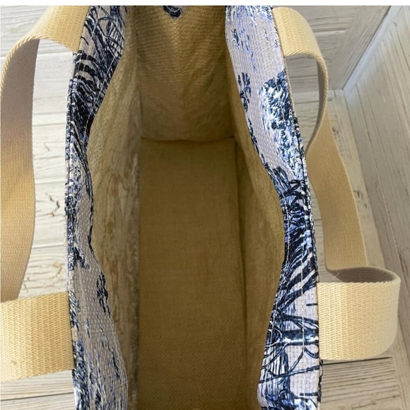 🌸 Dior Limited Edition Around the World Tote Bag Platinum Gift - Picture 5 of 5